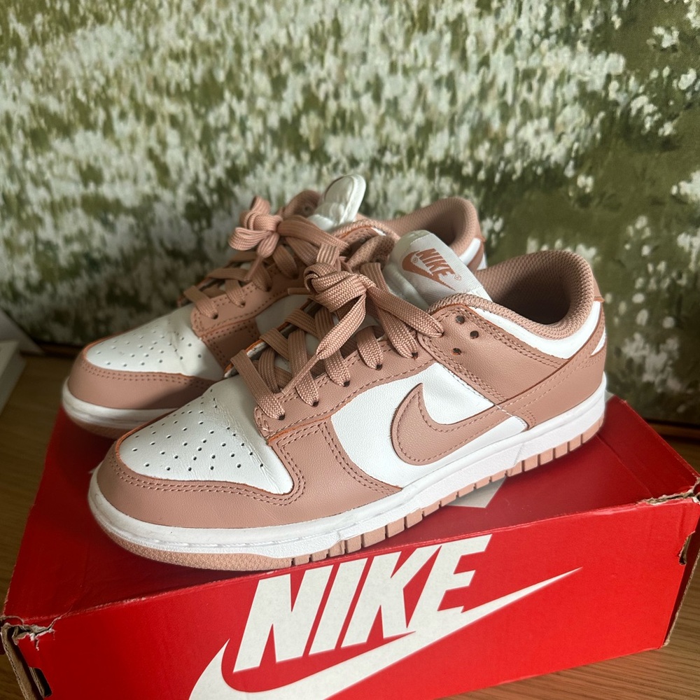 NILE DUNK LOW WHITE ROSE WHISPER